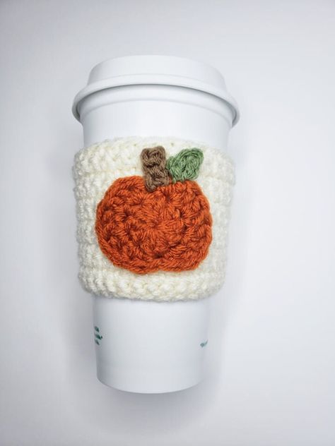 Crochet Pumpkin Applique, Crochet Thanksgiving, Crochet Cozies, Crochet Teacher Gifts, Fall Crochet Projects, Coffee Cozy Pattern, Cup Cozy Crochet Pattern, Crochet Autumn, Crochet Coffee Cozy