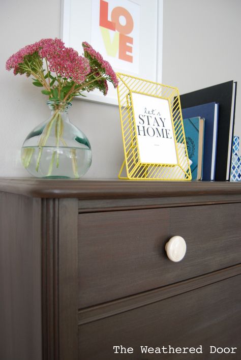 LOVE the gray and brown colors in the Old Fashioned Milk Paint in "Driftwood" | Weathered Door Driftwood Dresser, Paint A Dresser, Milk Paint Furniture, Chalk Paint Makeover, Driftwood Furniture, Painting Antique Furniture, Painted Driftwood, Painted Bedroom Furniture, Furniture Repurpose