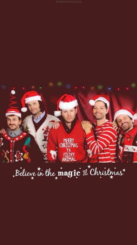 Lockscreen Christmas, Merry Chrysler, Supernatural Christmas, Supernatural Lucifer, Spn Fandom, Holiday Wallpapers, Supernatural Comic, Spn Memes, Supernatural Wallpaper