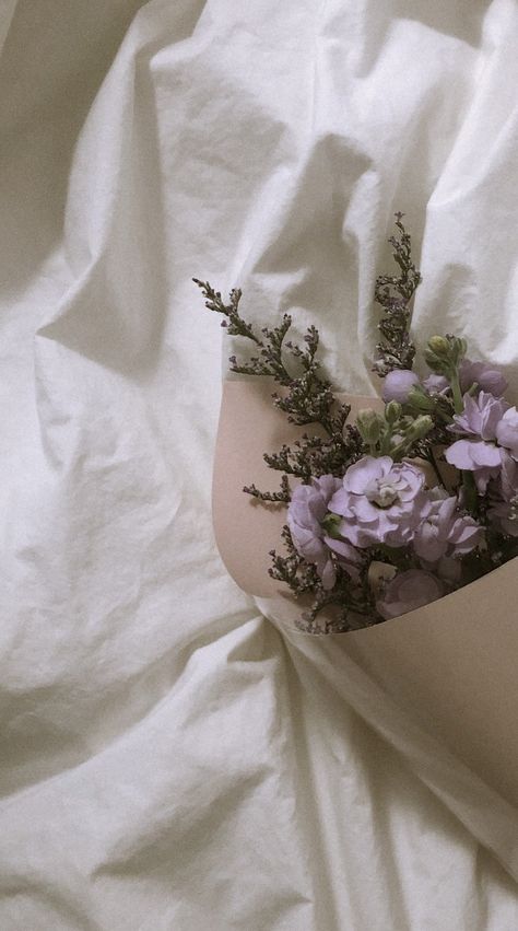 Whatsapp Profile Wallpaper, Coffee & Love, Phone Wallpapers Vintage, Lavender Aesthetic, Iphone Lockscreen Wallpaper, Nothing But Flowers, Flower Therapy, Aesthetic Photography Grunge, Flower Phone Wallpaper