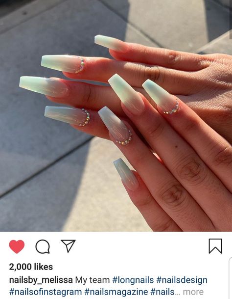 Mint Coffin Acrylic Nails, Mint Nails Design Short, Mint Nails Glitter, Mint Gel Nails Ideas, Sage Green And White Ombre Nails, White And Mint Nails, Mint Green Coffin Acrylic Nails, Sage Green Nails Ombre, Mint And Silver Nails