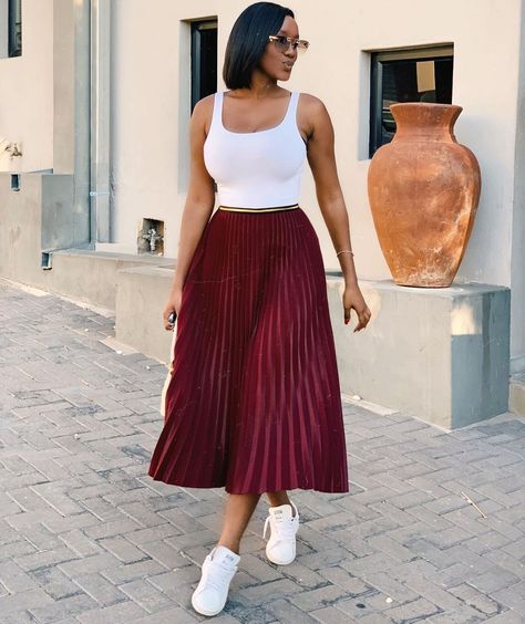 Classy Skirts, Pleated Skirt Outfit, Effortlessly Chic Outfits, Pleated Skirts, Dressy Fashion, Modest Wear, Maxi Styles, Tall Girl, Girls Club