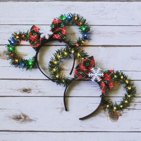 Christmas Disney Ears, Disney Christmas Tree Decorations, Mickey Wreath, Diy Disney Ears, Disney Christmas Decorations, Diy Mickey Ears, Chirstmas Decor, Disney Christmas Tree, Disney Mouse Ears