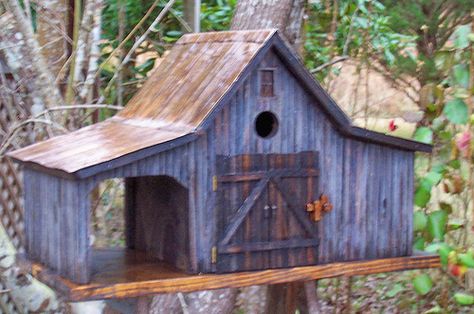 Barn Birdhouses, Birdhouses Bird Feeders, Wooden Birdhouse, Homemade Bird Houses, Farm Shed, Bird Houses Ideas Diy, Beautiful Birdhouses, Birdhouses Rustic, Garden Birdhouses