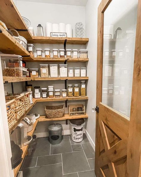 Orderly Aesthetic, Farmhouse Kitchen Organization, Dream Pantry Walk In, Modern Farmhouse Pantry, Small Walk In Pantry, Walk In Pantry Ideas, Wooden Pantry, Open Pantry, Pantry Organization Ideas