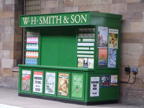 I just love this old newspaper stand! News Stand Design, News Stand, Bookstore Design, Newspaper Stand, Expo West, Market Stands, Reading Projects, Vintage Newspaper, Street Marketing