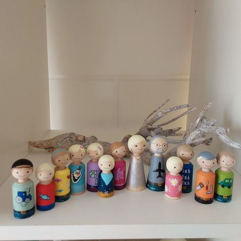 Pegdolls gezin, gepersonaliseerd | Producten | Atelier-Nouk Peg People, Peg Dolls, Dolls, Van