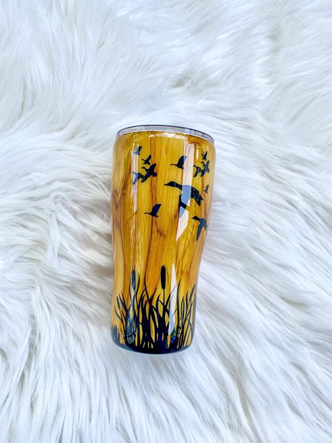 Duck Hunting Tumbler, Men’s Epoxy Tumbler, Hunting Tumbler Ideas, Tumbler Cups Personalized, Epoxy Tumbler, Epoxy Tumblers, Custom Tumbler Cups, Center Ideas, Cup Ideas