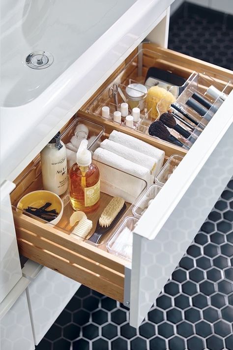 Rangement Makeup, Diy Bathroom Storage, Bathroom Organization Diy, Decor Baie, Ideas Para Organizar, Vinyl Decor, Small Bathroom Storage, غرفة ملابس, Trendy Bathroom