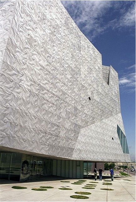 Walker Art Center, Minneapolis, Minnesota, Herzog & de Meuron Herzog Meuron, Architecture Pictures, Wall Relief, Architectural Materials, Awesome Architecture, Walker Art Center, Walker Art, Interior Design Photography, Renzo Piano