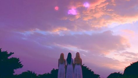 Loona Odd Eye Circle, Circle Wallpaper, Odd Eye Circle, Music Videos, On Twitter, Twitter