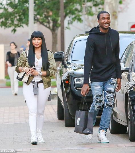 Love: Nicki and her rapper boyfriend Meek Mill - spotted together last week - recently ope... Meek Mill And Nicki Minaj, Nicki And Meek, Nicki Minaj Paparazzi Aesthetic, Meek And Nicki Minaj, Nicki Minaj Paparazzi, Star Show, Natural Blondes, New Hair Colors, Nicki Minaj