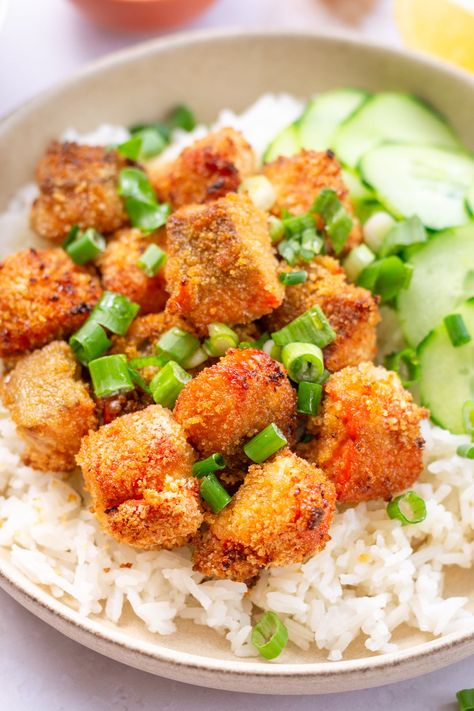 Honey Garlic Crispy Air Fryer Salmon Bites - It's A Flavorful Life Garlic Parmesan Salmon Bites, Honey Garlic Salmon Bites, Garlic Salmon Bites, Salmon Bites Recipe, Salmon Bowls, Sea Foods, Air Fryer Salmon, Salmon Bites, Salmon Soy Sauce