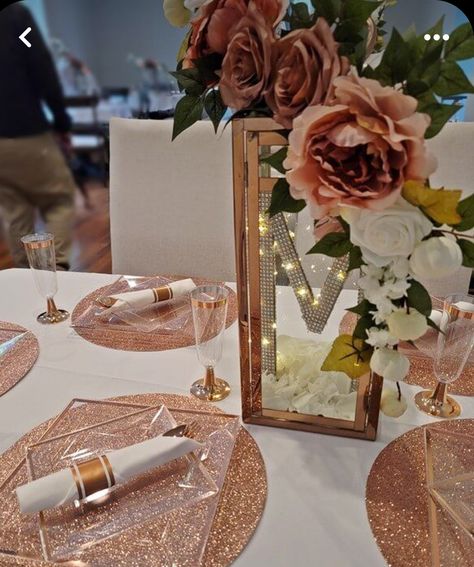 Rose Gold Lantern Centerpiece, Rose Gold And Pink Party Decorations, Rose Gold Mexican Theme Party, Table Centerpieces Rose Gold, Rose Gold Birthday Theme Table Settings, Rose Gold Engagement Party Ideas, Rose Gold Table Scape, Rose Gold Theme Party Decorations, Rose Gold And White Table Setting