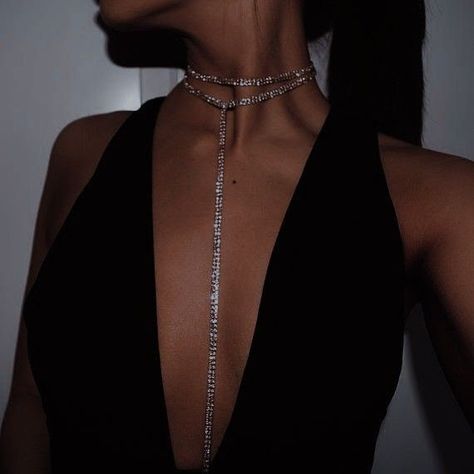 Jóias Body Chains, Queen Aesthetic, Badass Aesthetic, Body Chains, Looks Party, Classy Aesthetic, Body Chain Jewelry, Rich Girl, Elegant Outfit