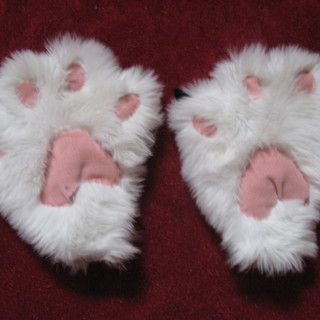 How to Make Cute Kitty Paw Mittens  Halloween ideas  I am going to modify this and make Cheetah Paws for V's Costume Kitten Paws, Cat Costume Kids, Super Cute Kittens, Kitten Mittens, Animal Costumes, Cat Costume, Baby Mittens, Cat Tail, Cute Kitty