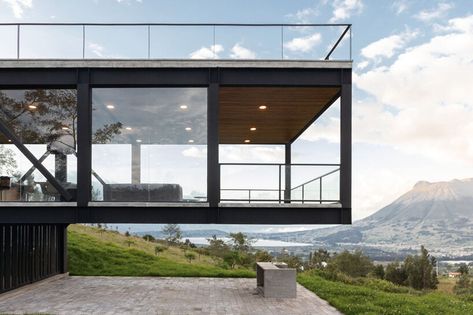 bernardo bustamante's cantilevering house emerges from ecuador's andes Cantilever House, Narrow House Designs, Hillside House, Modern Mountain Home, Concrete Bricks, House Blend, Steel Beams, San Pablo, Glass Facades