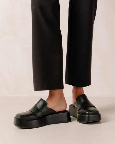 Tempera - Black Vegan Leather Loafers | ALOHAS Backless Shoes, Mules Outfit, Medium Heel Shoes, Zara Flats, Backless Loafers, Platform Mules, Vegan Boots, Platform Loafers, Pu Heels