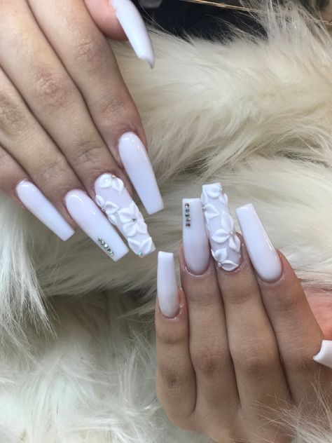 White Sets Nails, White Nails With White Flowers, Short White Nails With Flowers, White Nails Flowers, Soft White Nails Acrylic With Design, White Nails With 3d Flowers, White Rose Nails, Nails With Flowers 3d, Wedding Nails With 3d Flowers