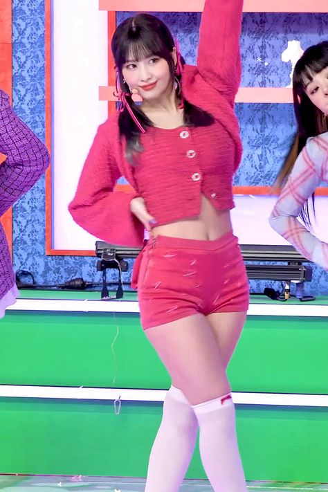 Momo Body Goals, Momo Body, Twice Stage, Twice Group, Twice Momo, Momo Twice, Graphic Tshirt Design, Hirai Momo, Tshirt Design