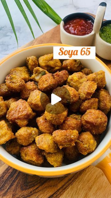 Soyabean Chunks Recipe, Soya Chunks Recipe, Soya Chunks, Indian Appetizers, Ginger Garlic Paste, Soya Bean, Deep Fry, Green Chutney, Corn Flour