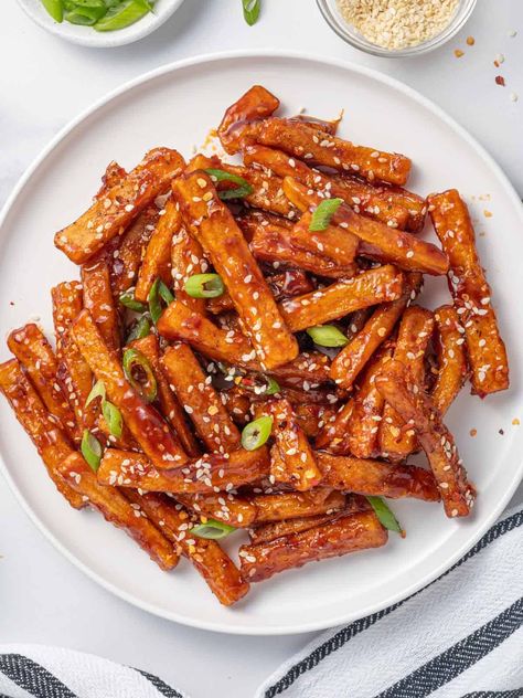 Honey Chili Potatoes, Honey Chilli Potato Recipes, Chilli Potato Recipes, Freeze French Fries, Fries Business, Fries Aesthetic, Chili Potato, Sweet Potato Chilli, Fries In Air Fryer