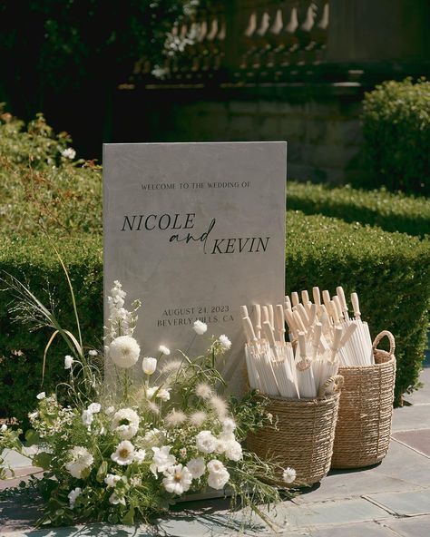 Neutral Welcome Sign Wedding, Vineyard Garden Wedding, Neutral Outdoor Wedding, Earthy Elegant Wedding, Engagement Party Inspo Aesthetic, Vintage Garden Party Wedding, Neutral Garden Wedding, Unique Wedding Table Decor, White Florals Wedding