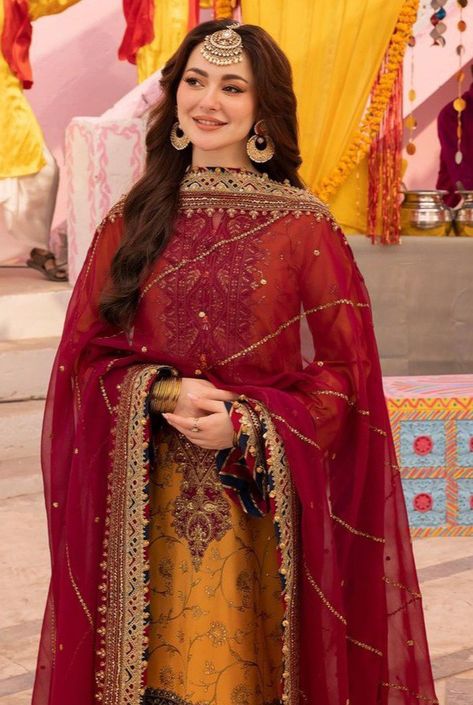 Hania Amir Dresses Suit, Hania Amir Dresses, Decent Hairstyle, Eid Looks, Ceremony Outfit, Haldi Ceremony Outfit, Best Couple Pics For Dp, Hania Amir, Asim Jofa