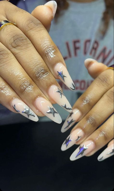 Almond chrome star nails by ADZNAILEDIT Chrome Stars Nails, Chrome Star Nails, Chrome Nails Silver, Sliver Nails, Chrome Star, Euphoria Nails, Bday Nails, Pink Chrome Nails, Mirror Nails