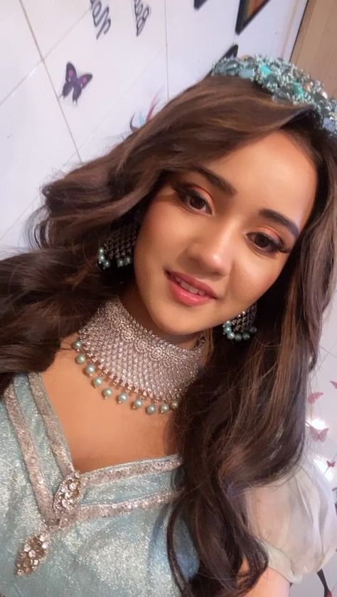 Stories • Instagram Ashi Singh, Photo U, Handsome Celebrities, Saree Poses, Avneet Kaur, Dating Girls, Girly Pictures, Girls Dpz, Cute Celebrities