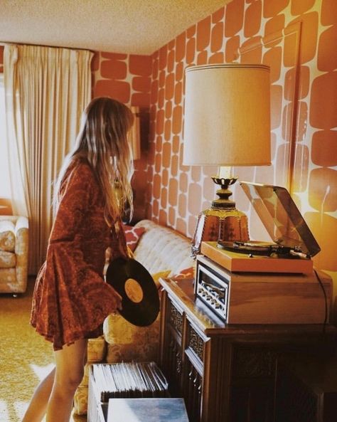 #60s #70s #vinyl | retro-vibes 1960 Aesthetic, 1960s Aesthetic, 1970s Aesthetic, 60s Vibes, 60s Aesthetic, 70s Orange, Motos Vintage, Hippie Aesthetic, Groovy 70s