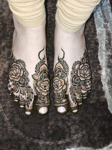 Official account mehendi_ tales Mehendi Designs For Legs Simple, Foot Mehndi Designs, Feet Mehendi, Simple Henna Designs Hand, Leg Henna Designs, Front Mehndi, Mehendi Photography, Khafif Mehndi, Foot Mehndi