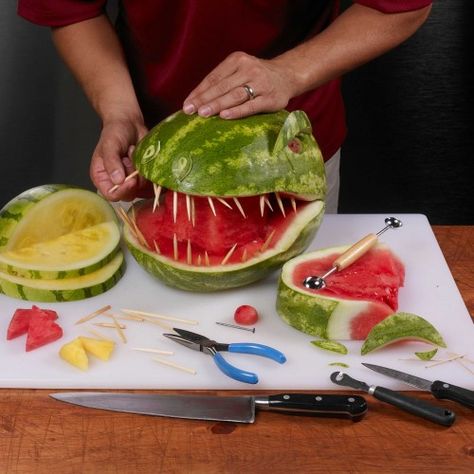 T-Rex Dinosaur - Watermelon Board Watermelon Dinosaur, Dinosaur Watermelon, Dinosaur Themed Food, Watermelon Carving Easy, Dinosaur Snacks, Dinosaur Birthday Party Food, Cut A Watermelon, Diy Party Ideas, Fruit Decoration