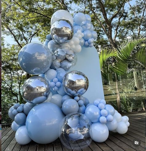 Cinderella Balloon Garland, Simple Baby Shower Centerpieces, Blue Balloon Garland, Baby Shower Balloon Arch, Balloons Galore, Simple Birthday Decorations, Outside Baby Showers, Party Pops, Simple Baby Shower