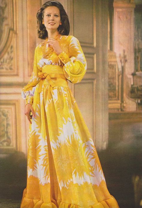 Featherstone Vintage, 1970s Fashion Women, 60s 70s Fashion, Dior Collection, 60s And 70s Fashion, Christie Brinkley, Seventies Fashion, 70’s Fashion, 20th Century Fashion