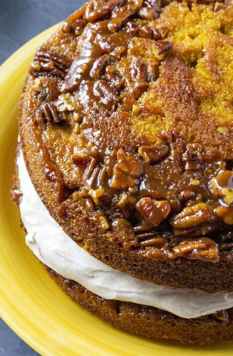 Pumpkin Praline Cake is fall flavor at it's BEST! Moist pumpkin cake with layers of sweet and crunchy praline topping then finished off with cinnamon cream cheese frosting make this the perfect fall dessert! #pumpkinpralinecake #pralinepumpkincake #pralinepumpkintorte #pralinecake #pumpkinpralinecakebettycrocker #pumpkinpralinecakethanksgiving #thanksgivingdessert #pumpkindessert #pumpkincake Pumpkin Upside Down Cake, Pecan Praline Topping, Pumpkin Praline, Praline Cake, Cinnamon Cream Cheese, Pumpkin Bundt Cake, Cake Frosting Recipe, Pumpkin Spice Cake, Crunchy Pecans