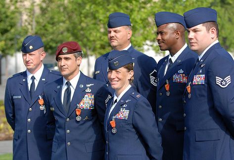 Learn about the medals and ribbons that are awarded to Air Force members and what they represent. Many decorations are given for service and valor. Air Force Dress Uniform, Air Force Dress, Air Force Medals, Air Force Pararescue, Air Force Uniform, Army Service Uniform, Air Force Uniforms, Us Army Uniforms, Basic Military Training