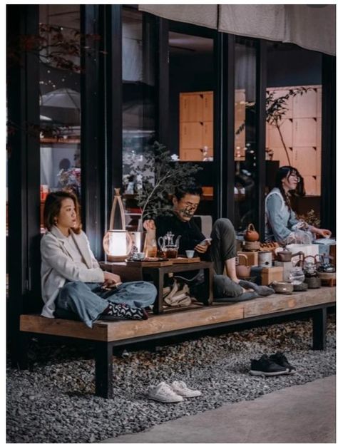 Japan Cafe Interior Design, Japanese Cafe Design Coffee Shop, Japanese Outdoor Cafe, Japan Coffee Shop Design, Japanese Coffee Shop Design, Japanese Coffee Shop Aesthetic, Japan Cafe Interior, Japan Coffee Shop, Japanese Cafe Aesthetic