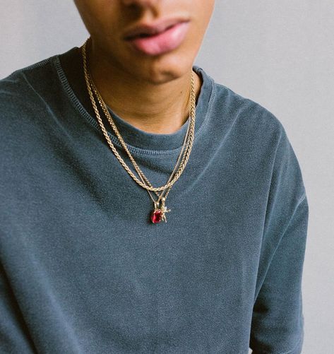 Mens Gold Pendant, Mens Accessories Necklace, Gold Pendants For Men, Ruby Pendant Necklace, Mens Necklaces, Gold Necklace For Men, Class Outfits, Streetwear Jewelry, Chin Chin