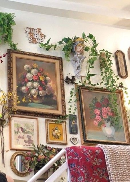 Maximalist French Country, Artsy Maximalist Bedroom, Cottage Core Bedroom Wall Decor, Wall Decor Above Dresser, Grandma Core Bedroom, Grandmacore Bedroom, Grandma Room, Bright Bedrooms, Granny Chic Decor