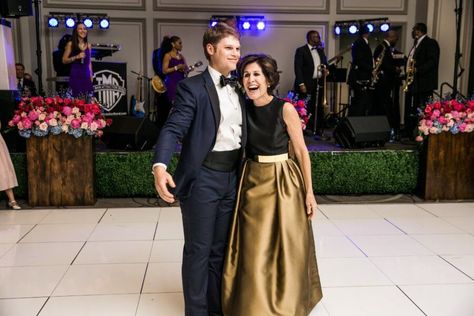 This mother of the groom knows how to enjoy her son's happy day! Image: 509 Photo Grooms Parents Responsibilities, Mother Of The Groom Duties, Mother Of Groom Speech, Rehearsal Dinner Fun, Groom Duties, Rehersal Dinner Dresses, Mother Of Groom Outfits, Grooms Mom, Rehearsal Dinner Decorations