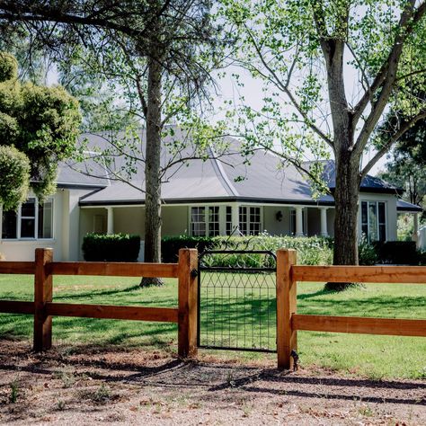 Post Rail Fence, Fence Around Property, Country House Fence, Two Rail Fence, Acreage Fencing Ideas, Country Style Fencing, Post And Rail Fence Front Yard, Farm Fence Gate Ideas, Post And 2 Rail Fence