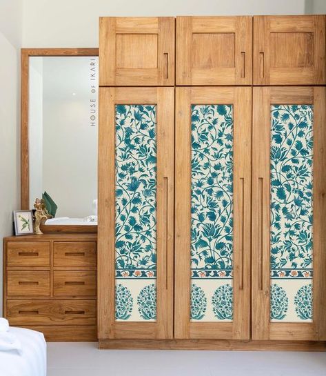 Floral Wardrobe Design, Wardrobe Pattern Design, Indian Wardrobe Interior Design, Traditional Wardrobe Design, Traditional Interior Design Indian, Indian Wardrobe Design, Wallpaper Wardrobe Doors, Indian Contemporary Interiors, Traditional Indian Houses Interior