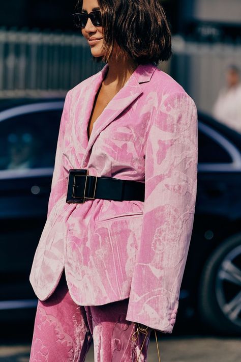 The Best Street Street Style From Milan Fashion Week Autumn Fashion Trends, Europe Street, Street Style Photos, Fashion Book, Street Style Edgy, Spring Summer 2023, The Best Street Style, Eclectic Fashion, Best Street Style