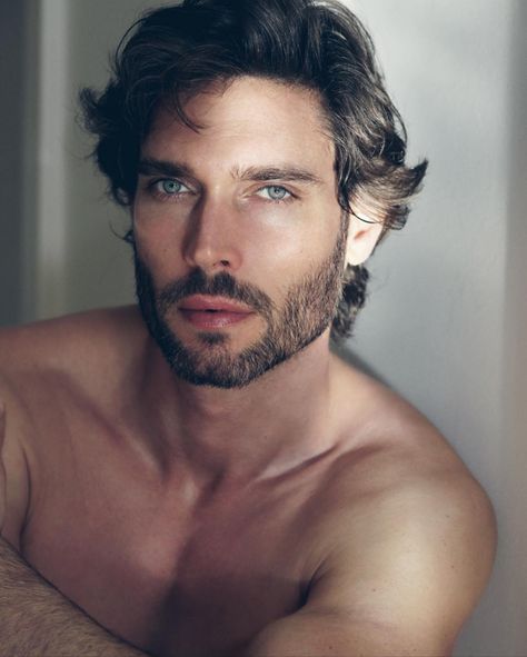 Donny Lewis no Instagram: “#humpday it’s my time to shine! Hope you all make it past the midpoint of the week in fine fettle! Getting ready for the holidays ahead…” Donny Lewis, Iranian Beauty, Beard Hairstyle, Human Society, Male Man, Handsome Man, Attractive Guys, Book Boyfriends, Guy Pictures