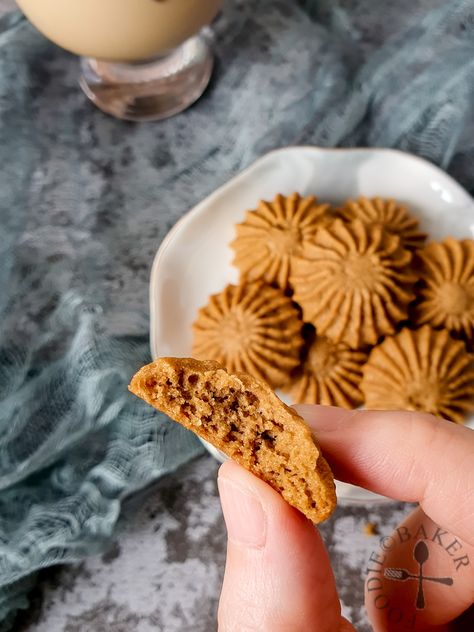 Coffee Butter Cookies [Chinese New Year, Eggless, No-Mixer] Baking Biscuits Recipes, Coffee Butter Cookies, Asian Desserts Recipes, Chinese Cookies Recipe, Eggless Cookies Recipes, No Butter Cookies, European Cookies, Coffee Cookies Recipe, Chinese Cookies