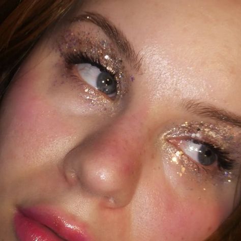 Messy Glitter Makeup Aesthetic, Messy Glitter Eye Makeup, Messy Glitter Makeup, Gliterry Aesthetic, Chunky Glitter Makeup, Glitter Tears, Messy Party, Glittery Makeup, Sparkle Makeup