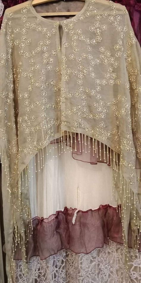 Party Wear Pakistani, Kalamkari Dresses, Bridal Mehndi Dresses, Dress Pakistani, Pakistan Dress, Desi Wedding Dresses, Cape Designs, Pakistani Dresses Casual, Couture Embroidery