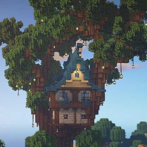 Credit to builder Treehouse Build Minecraft, Minecraft Treehouse Ideas Aesthetic, Minecraft Fantasy Treehouse, Mc Treehouse Ideas, Minecraft House Treehouse, Minecraft Building Ideas Treehouse, Fantasy Houses Minecraft, Minecraft Fantasy Builds, Tree House Minecraft