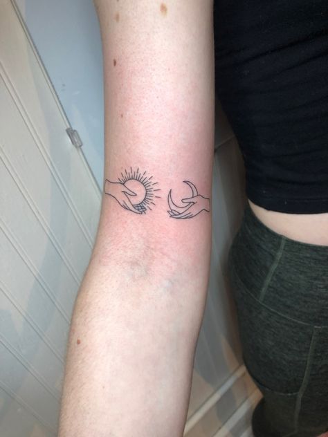 Tattoo Simplistic, Women Forearm Tattoo, Simplistic Tattoo, Arm Tattoos For Women Forearm, Tattoo Sister, Tattoo Knee, Inside Of Arm Tattoo, Back Of Leg Tattoos, Tattoo Sun